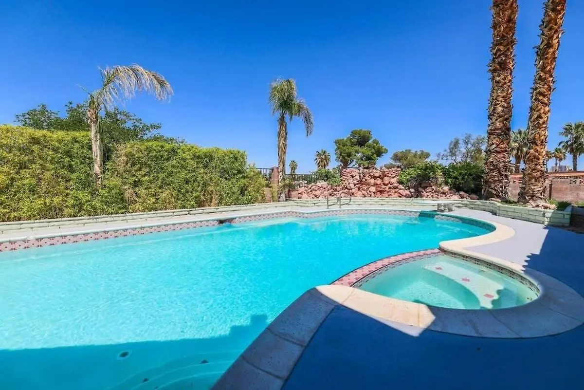 Gorgeous Escape With A Pool In Fabulous Las Vegas