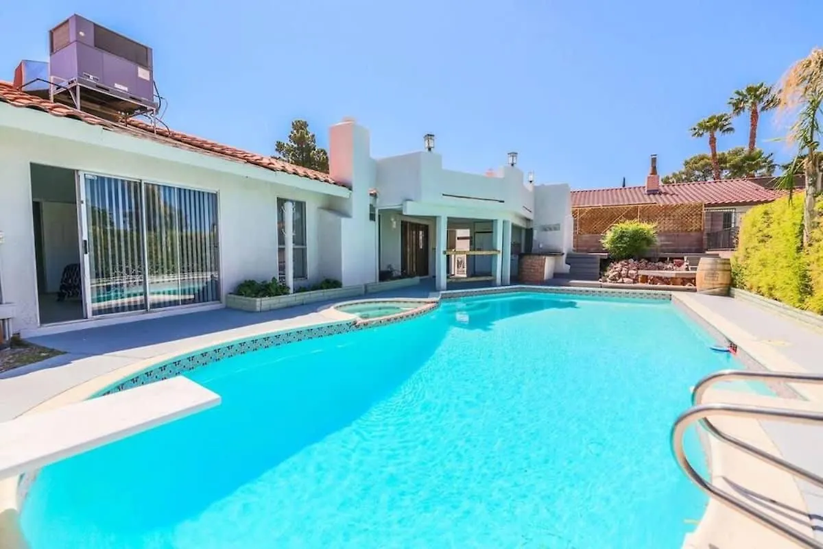 Gorgeous Escape With A Pool In Fabulous Las Vegas